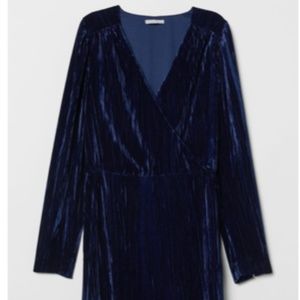 New w/ tags H&M long sleeve velvet dress